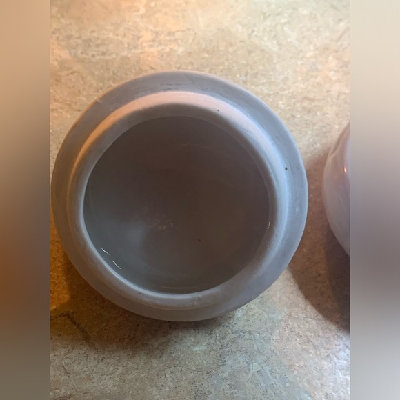 Round Porcelain Trinket Box w/ Swans & Flowers on Lid - Picture 4 of 10